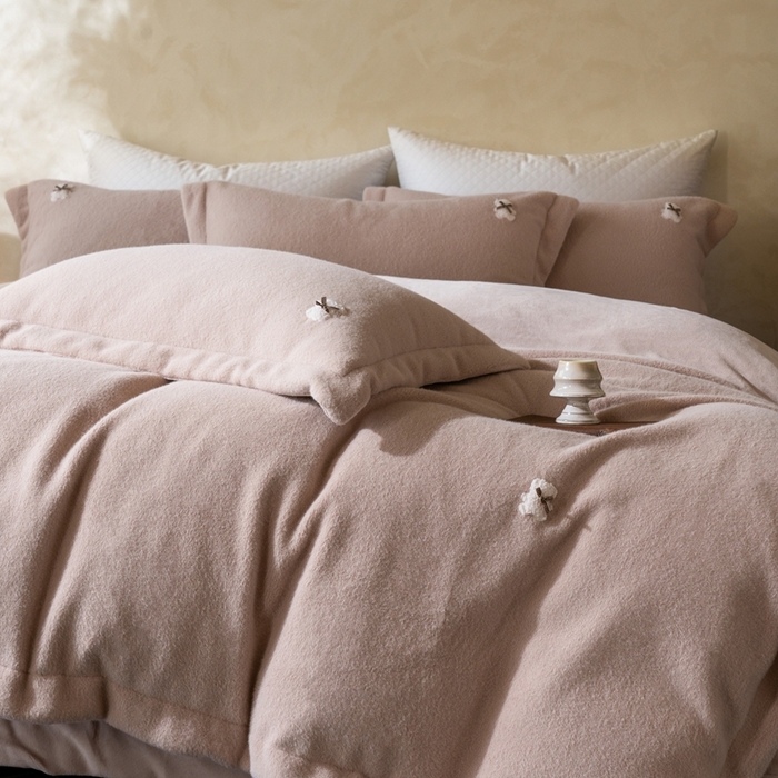 91家纺网 家纺一手货源 找家纺 （总）佳汐蓝家纺 2025新款糯米绒四件套系列（床单圆角卷边）