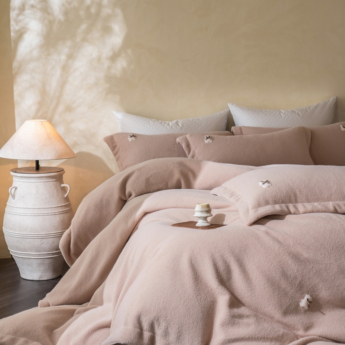 91家纺网 家纺一手货源 找家纺 （总）佳汐蓝家纺 2025新款糯米绒四件套系列（床单圆角卷边）