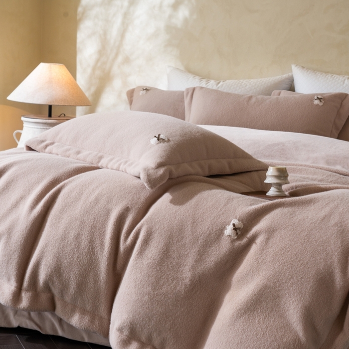 91家纺网 家纺一手货源 找家纺 （总）佳汐蓝家纺 2025新款糯米绒四件套系列（床单圆角卷边）