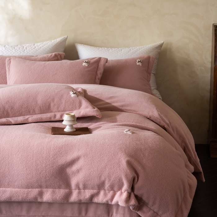 91家纺网 家纺一手货源 找家纺 佳汐蓝家纺 2025新款糯米绒四件套系列（床单圆角卷边） 糯米绒-裸粉