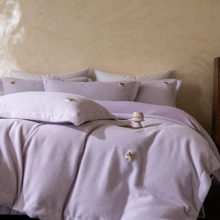 91家纺网 家纺一手货源 找家纺 佳汐蓝家纺 2025新款糯米绒四件套系列（床单圆角卷边） 糯米绒 香芋紫