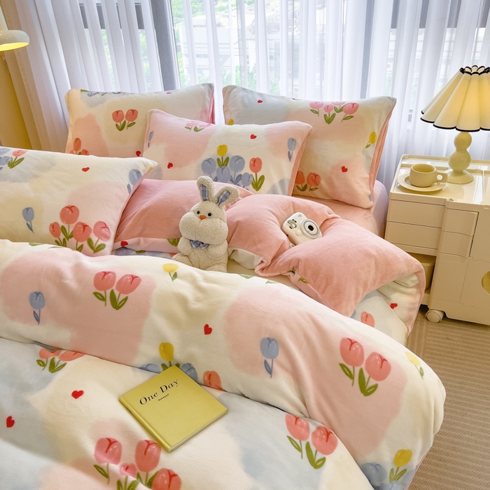 91家纺网 家纺一手货源 找家纺 印季家纺 2025新款加厚印花保暖牛奶绒四件套 少女梦