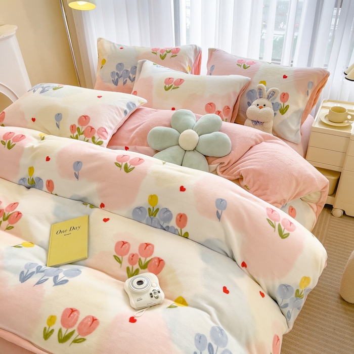 91家纺网 家纺一手货源 找家纺 印季家纺 2025新款加厚印花保暖牛奶绒四件套 少女梦