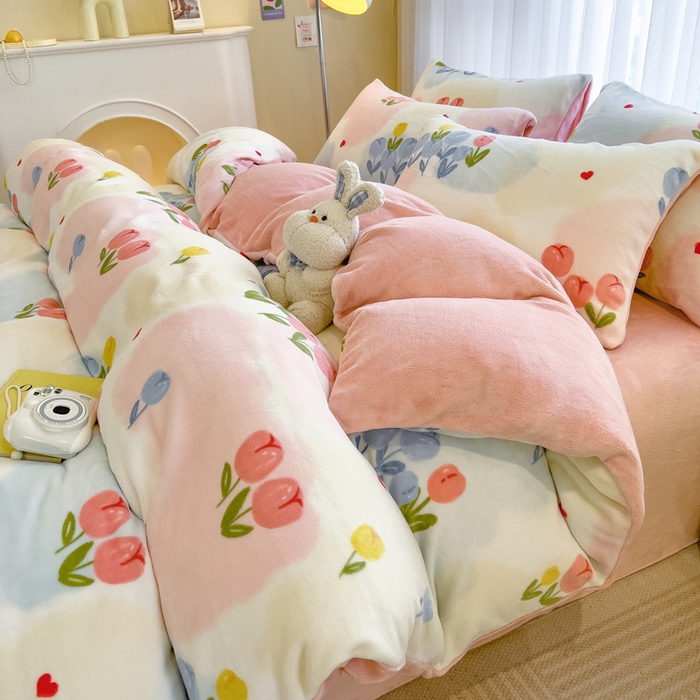 91家纺网 家纺一手货源 找家纺 印季家纺 2025新款加厚印花保暖牛奶绒四件套 少女梦