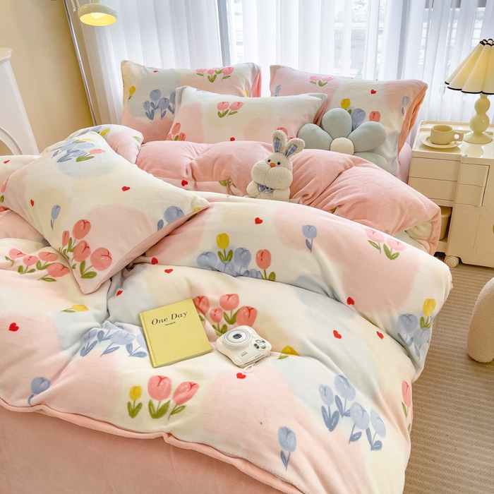 91家纺网 家纺一手货源 找家纺 印季家纺 2025新款加厚印花保暖牛奶绒四件套 少女梦