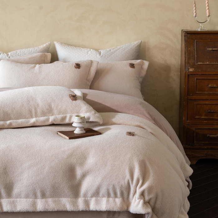 91家纺网 家纺一手货源 找家纺 佳汐蓝家纺 2025新款糯米绒四件套系列(圆角吊边款床单) 糯米绒 芝士奶