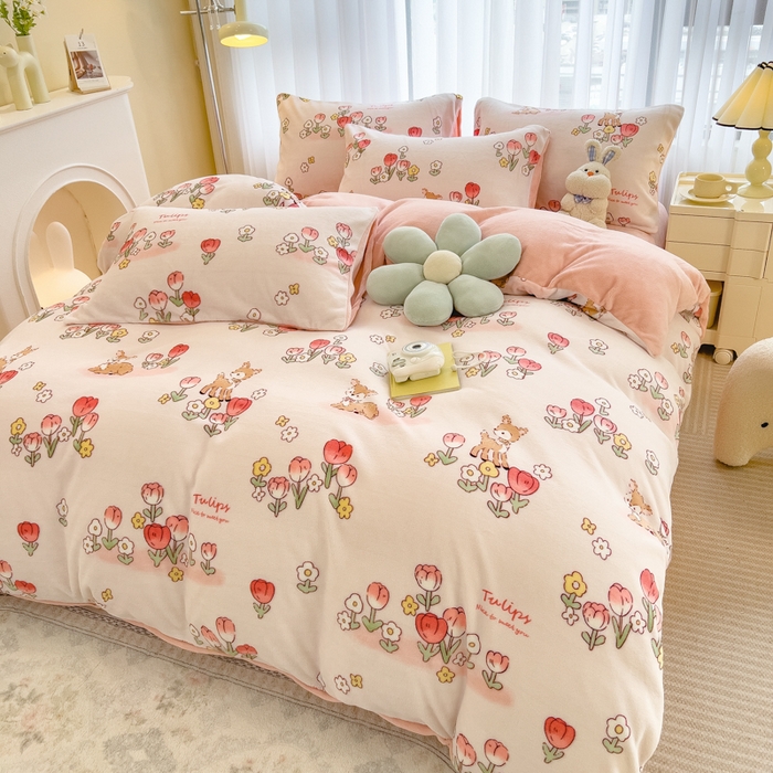 91家纺网 家纺一手货源 找家纺 印季家纺 2025新款加厚印花保暖牛奶绒四件套 童话镇-粉