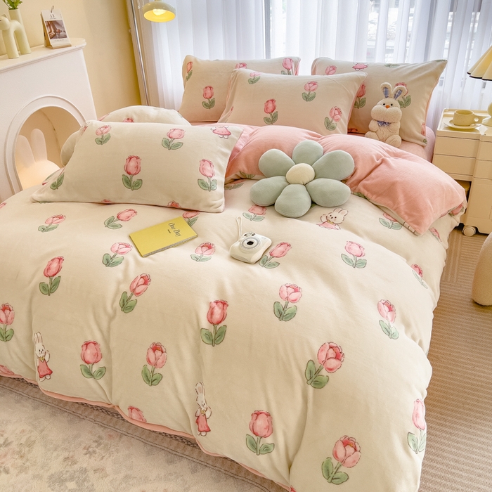 91家纺网 家纺一手货源 找家纺 印季家纺 2025新款加厚印花保暖牛奶绒四件套 郁兔-粉