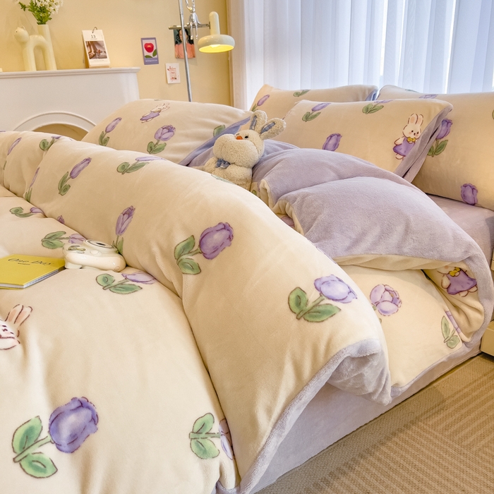 91家纺网 家纺一手货源 找家纺 印季家纺 2025新款加厚印花保暖牛奶绒四件套 郁兔-紫