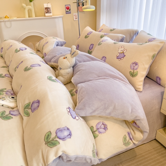 91家纺网 家纺一手货源 找家纺 印季家纺 2025新款加厚印花保暖牛奶绒四件套 郁兔-紫