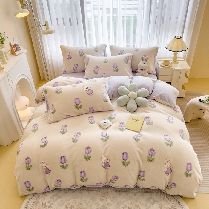 91家纺网 家纺一手货源 找家纺 印季家纺 2025新款加厚印花保暖牛奶绒四件套 郁兔-紫