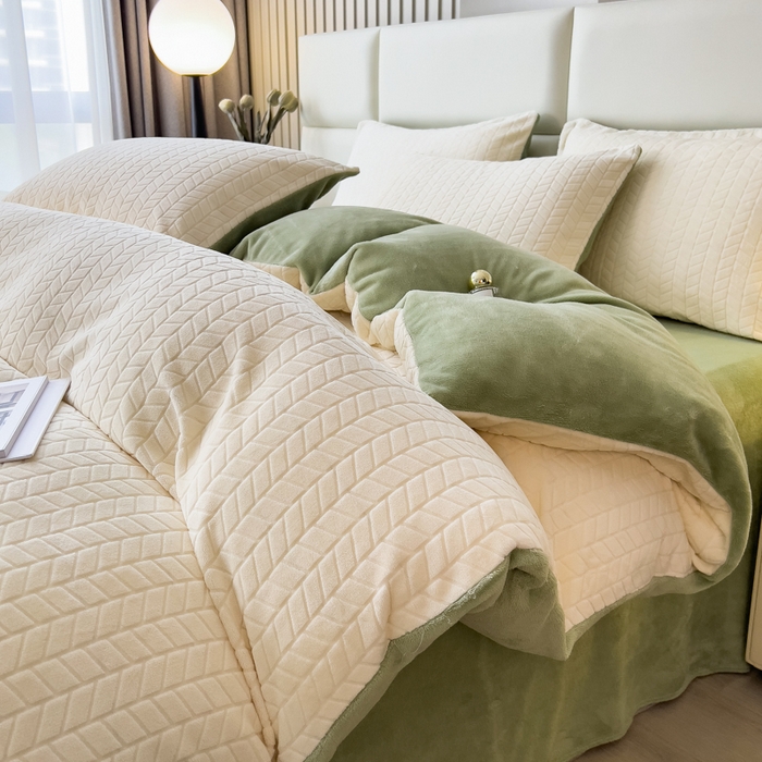 91家纺网 家纺一手货源 找家纺 印季家纺 2025新款立体剪花麦穗牛奶绒四件套 奶白-草绿