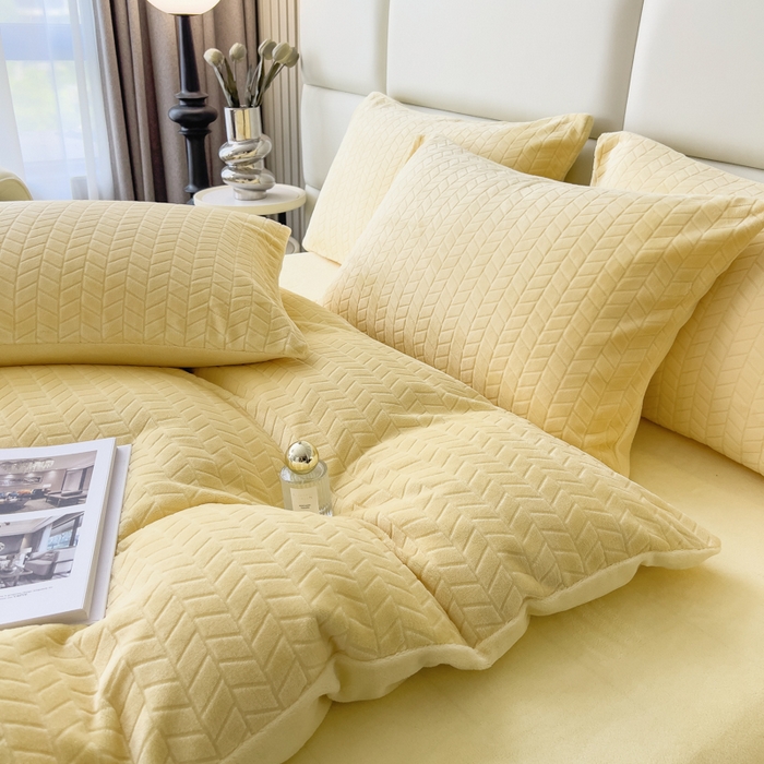 91家纺网 家纺一手货源 找家纺 印季家纺 2025新款立体剪花麦穗牛奶绒四件套 亮黄