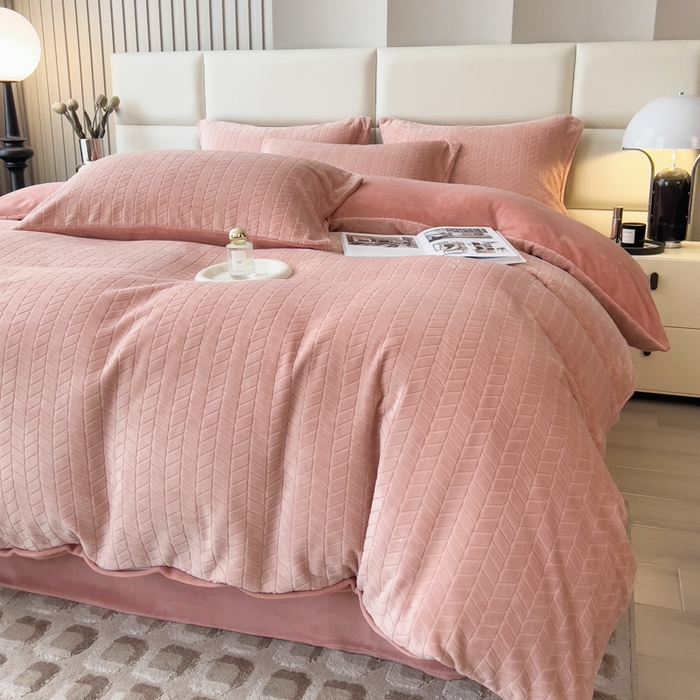 91家纺网 家纺一手货源 找家纺 印季家纺 2025新款立体剪花麦穗牛奶绒四件套 豆沙