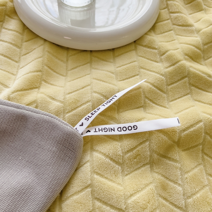 91家纺网 家纺一手货源 找家纺 印季家纺 2025新款立体剪花麦穗牛奶绒四件套 亮黄-灰