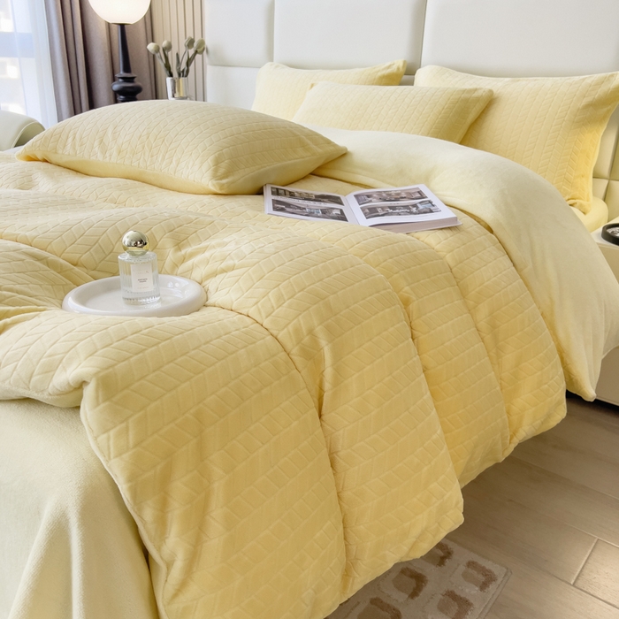 91家纺网 家纺一手货源 找家纺 印季家纺 2025新款立体剪花麦穗牛奶绒四件套 亮黄