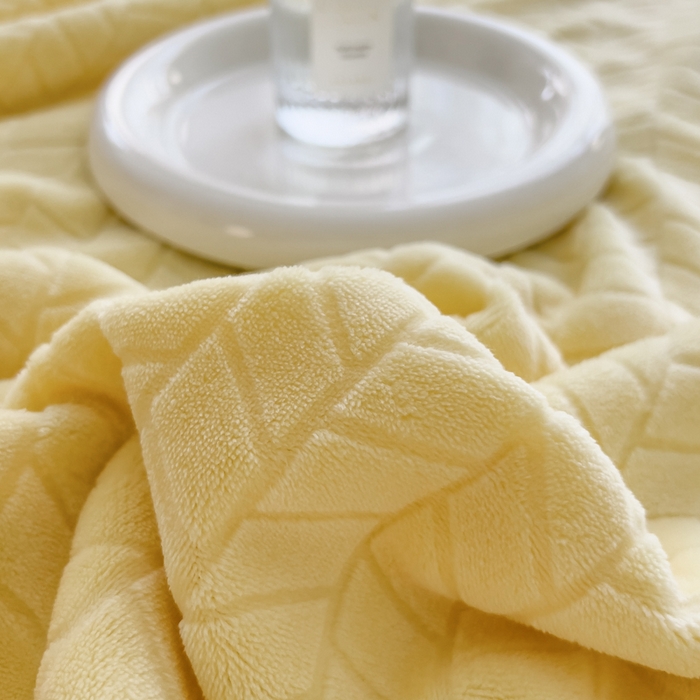 91家纺网 家纺一手货源 找家纺 印季家纺 2025新款立体剪花麦穗牛奶绒四件套 亮黄