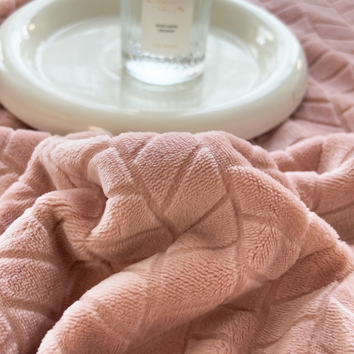 91家纺网 家纺一手货源 找家纺 印季家纺 2025新款立体剪花麦穗牛奶绒四件套 豆沙