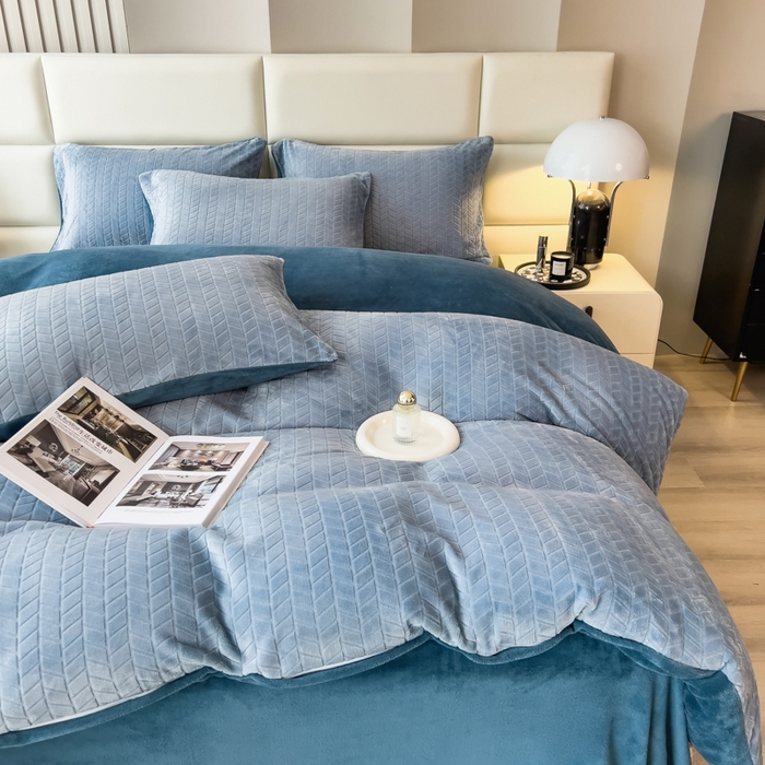 91家纺网 家纺一手货源 找家纺 印季家纺 2025新款立体剪花麦穗牛奶绒四件套 蓝灰