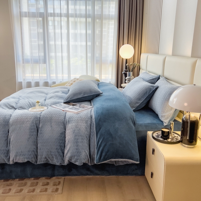 91家纺网 家纺一手货源 找家纺 印季家纺 2025新款立体剪花麦穗牛奶绒四件套 蓝灰