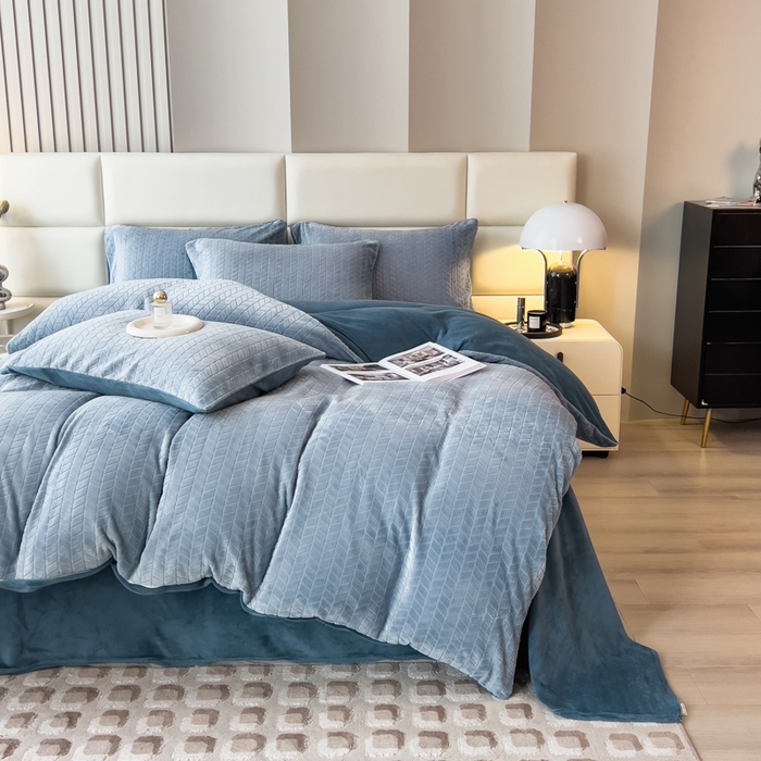 91家纺网 家纺一手货源 找家纺 印季家纺 2025新款立体剪花麦穗牛奶绒四件套 蓝灰