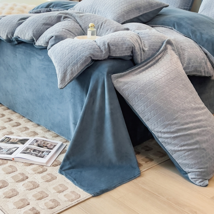 91家纺网 家纺一手货源 找家纺 印季家纺 2025新款立体剪花麦穗牛奶绒四件套 蓝灰