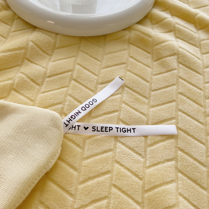 91家纺网 家纺一手货源 找家纺 印季家纺 2025新款立体剪花麦穗牛奶绒四件套 亮黄