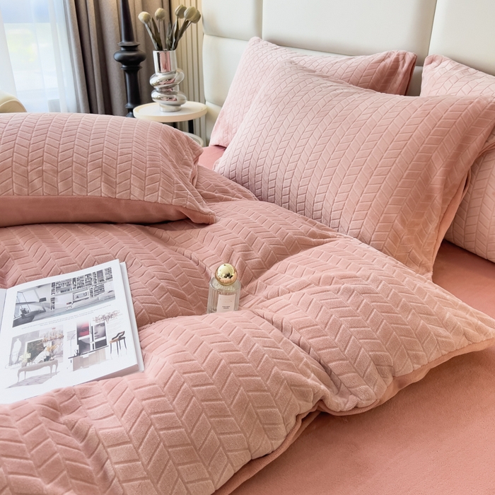 91家纺网 家纺一手货源 找家纺 印季家纺 2025新款立体剪花麦穗牛奶绒四件套 豆沙