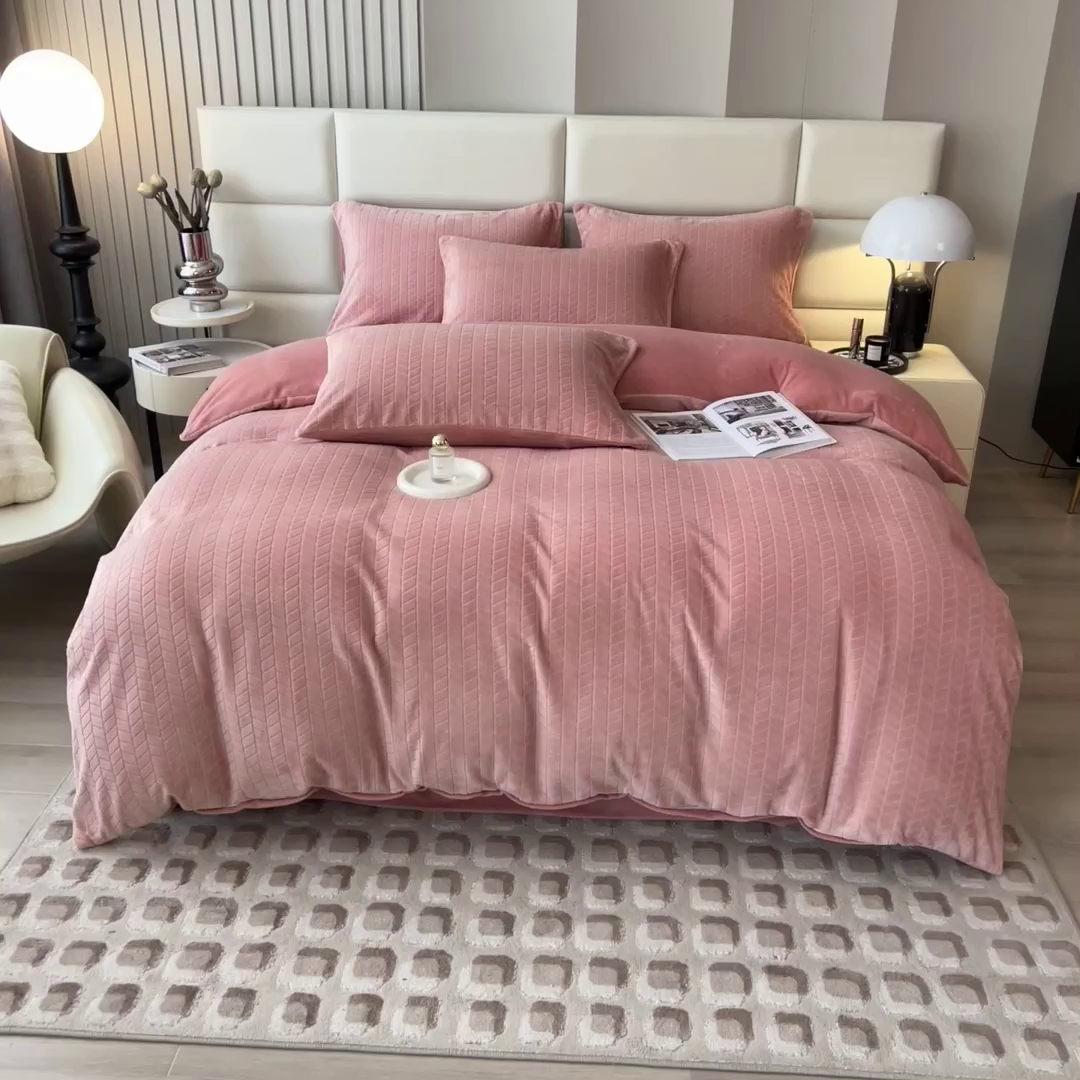 91家纺网 家纺一手货源 找家纺 印季家纺 2025新款立体剪花麦穗牛奶绒四件套 豆沙