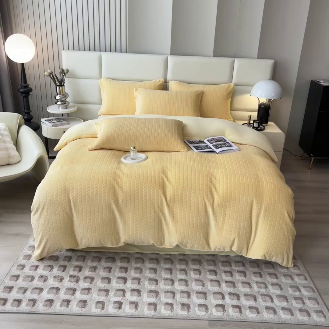 91家纺网 家纺一手货源 找家纺 印季家纺 2025新款立体剪花麦穗牛奶绒四件套 亮黄