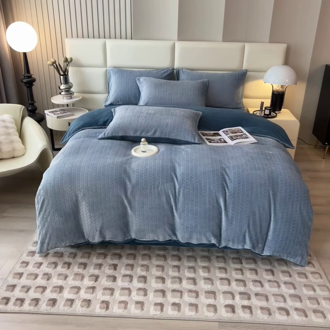 91家纺网 家纺一手货源 找家纺 印季家纺 2025新款立体剪花麦穗牛奶绒四件套 蓝灰