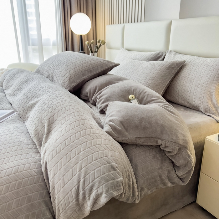 91家纺网 家纺一手货源 找家纺 印季家纺 2025新款立体剪花麦穗牛奶绒四件套 高级灰