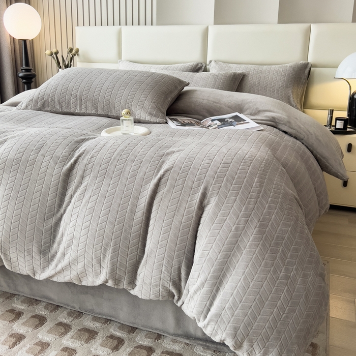 91家纺网 家纺一手货源 找家纺 印季家纺 2025新款立体剪花麦穗牛奶绒四件套 高级灰