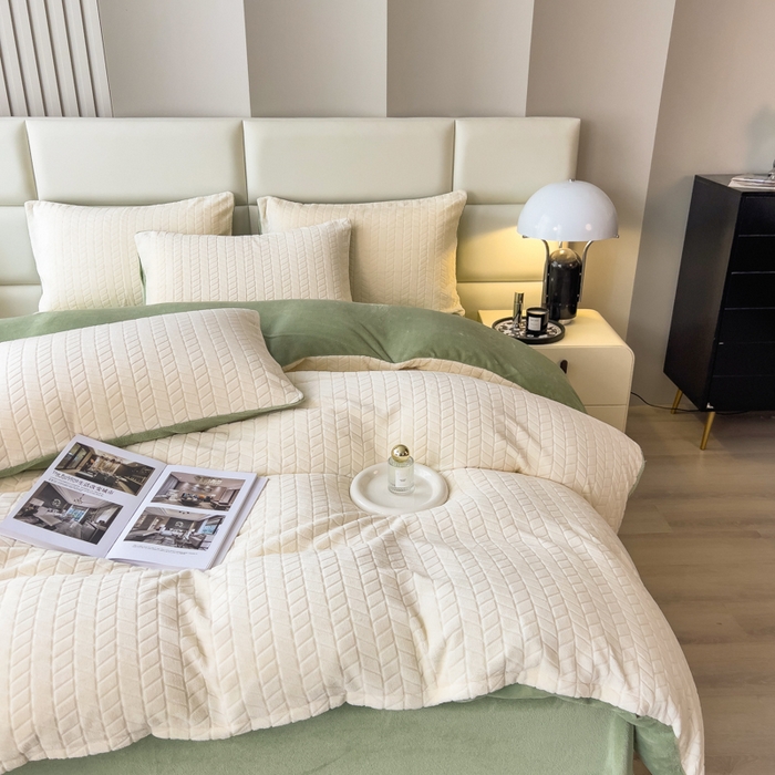 91家纺网 家纺一手货源 找家纺 印季家纺 2025新款立体剪花麦穗牛奶绒四件套 奶白-草绿