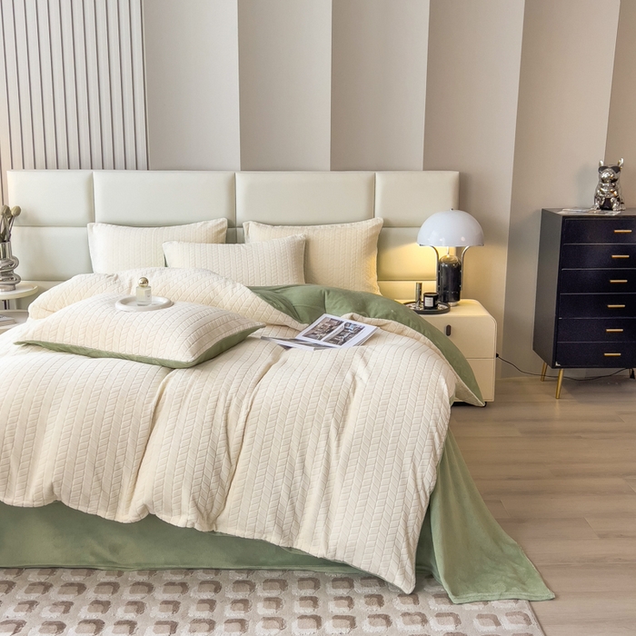 91家纺网 家纺一手货源 找家纺 印季家纺 2025新款立体剪花麦穗牛奶绒四件套 奶白-草绿