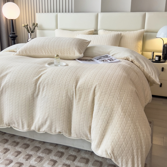 91家纺网 家纺一手货源 找家纺 印季家纺 2025新款立体剪花麦穗牛奶绒四件套 奶白