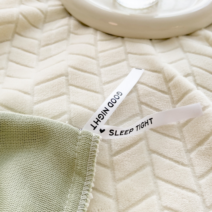 91家纺网 家纺一手货源 找家纺 印季家纺 2025新款立体剪花麦穗牛奶绒四件套 奶白-草绿