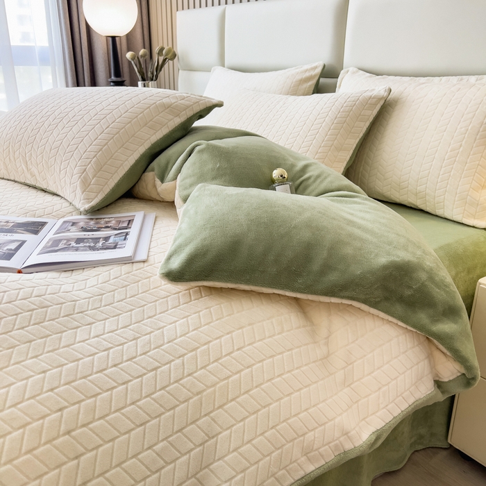 91家纺网 家纺一手货源 找家纺 印季家纺 2025新款立体剪花麦穗牛奶绒四件套 奶白-草绿