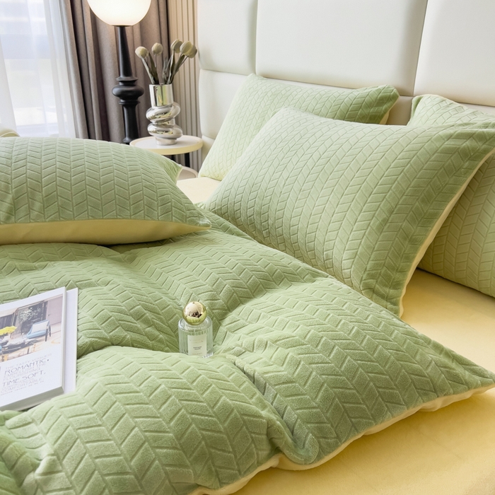 91家纺网 家纺一手货源 找家纺 印季家纺 2025新款立体剪花麦穗牛奶绒四件套 草绿-亮黄