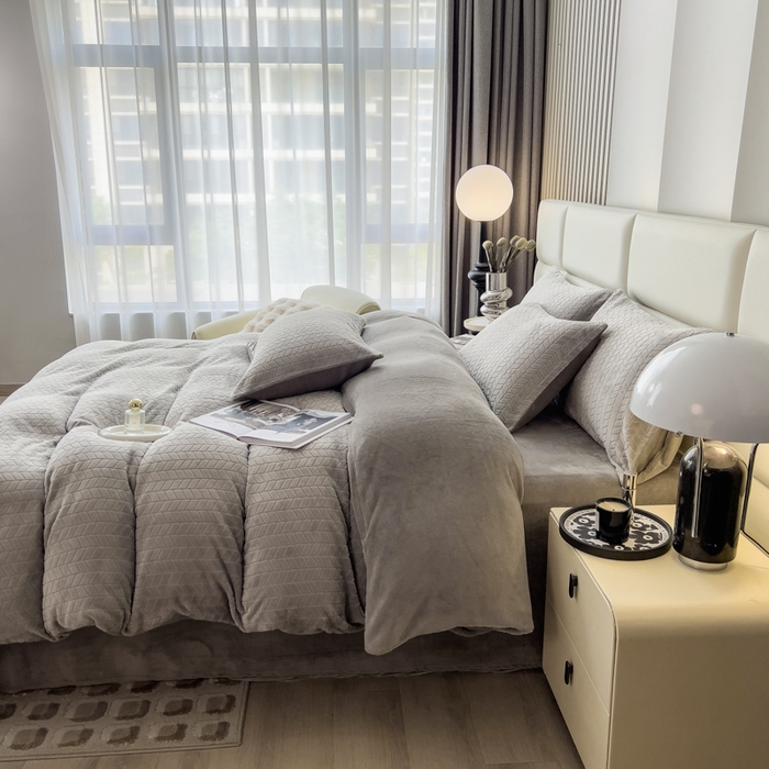 91家纺网 家纺一手货源 找家纺 印季家纺 2025新款立体剪花麦穗牛奶绒四件套 高级灰