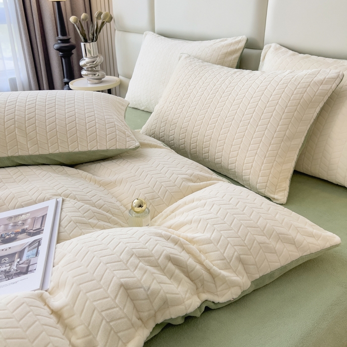 91家纺网 家纺一手货源 找家纺 印季家纺 2025新款立体剪花麦穗牛奶绒四件套 奶白-草绿