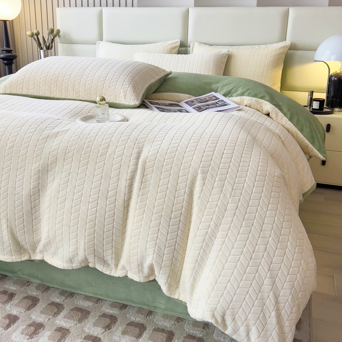 91家纺网 家纺一手货源 找家纺 印季家纺 2025新款立体剪花麦穗牛奶绒四件套 奶白-草绿