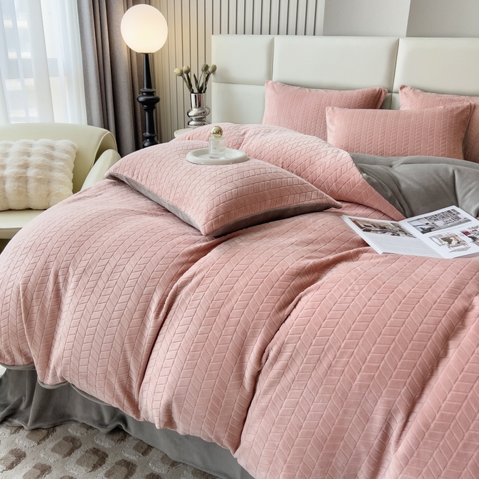 91家纺网 家纺一手货源 找家纺 印季家纺 2025新款立体剪花麦穗牛奶绒四件套 豆沙-灰