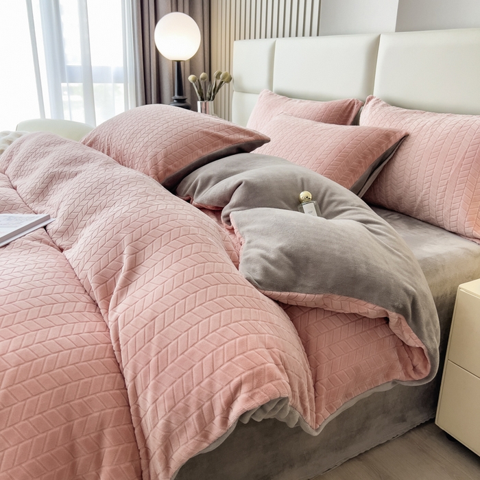 91家纺网 家纺一手货源 找家纺 印季家纺 2025新款立体剪花麦穗牛奶绒四件套 豆沙-灰