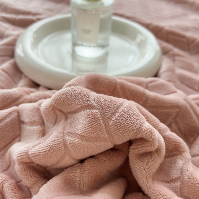 91家纺网 家纺一手货源 找家纺 印季家纺 2025新款立体剪花麦穗牛奶绒四件套 豆沙-灰