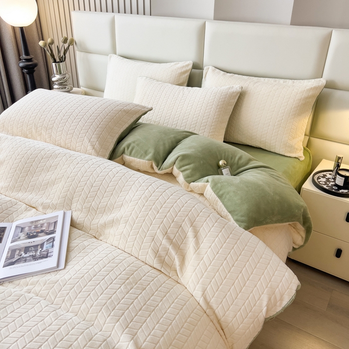 91家纺网 家纺一手货源 找家纺 印季家纺 2025新款立体剪花麦穗牛奶绒四件套 奶白-草绿