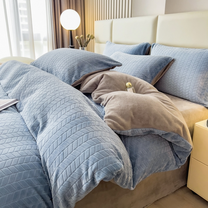 91家纺网 家纺一手货源 找家纺 印季家纺 2025新款立体剪花麦穗牛奶绒四件套 蓝灰-灰