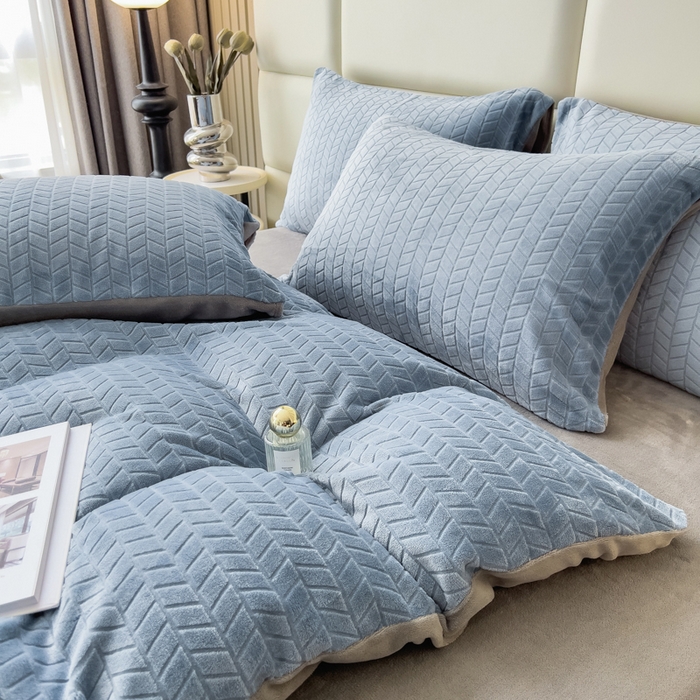 91家纺网 家纺一手货源 找家纺 印季家纺 2025新款立体剪花麦穗牛奶绒四件套 蓝灰-灰