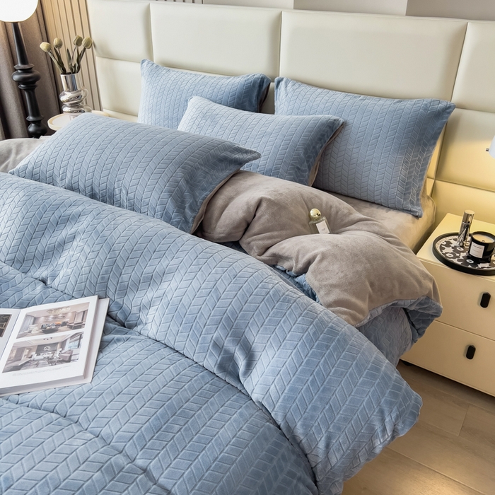 91家纺网 家纺一手货源 找家纺 印季家纺 2025新款立体剪花麦穗牛奶绒四件套 蓝灰-灰