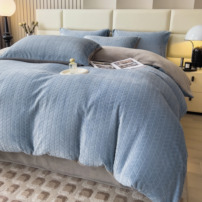 91家纺网 家纺一手货源 找家纺 印季家纺 2025新款立体剪花麦穗牛奶绒四件套 蓝灰-灰